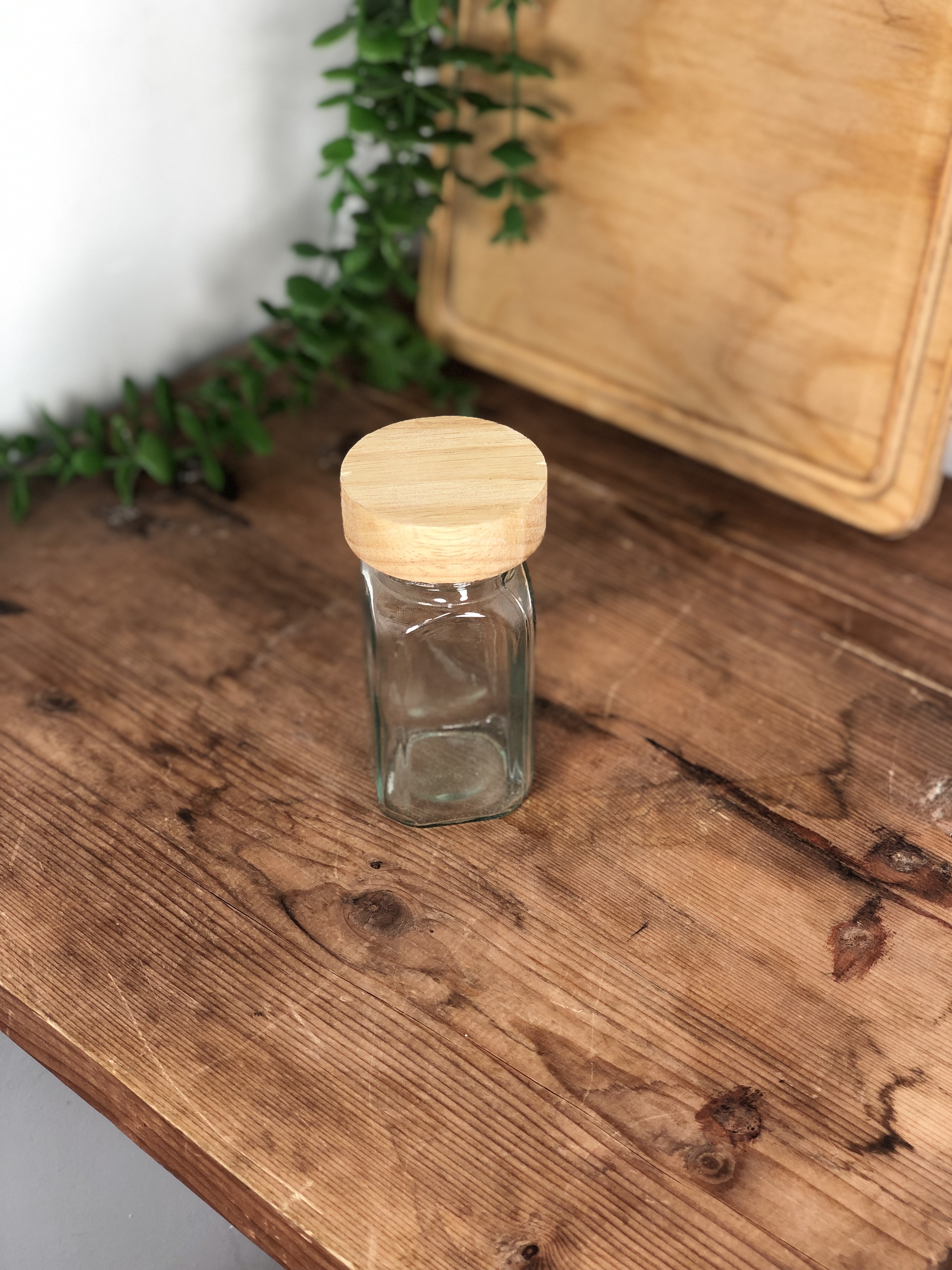 شیشه مکارتی درب چوبی