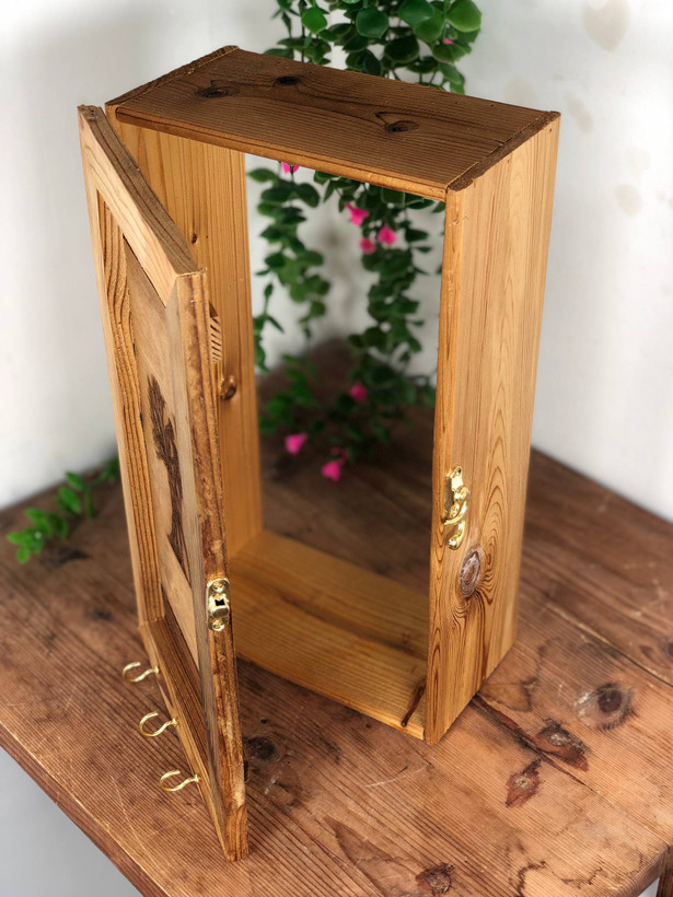 باکس فیوز و لوله گاز چوبی